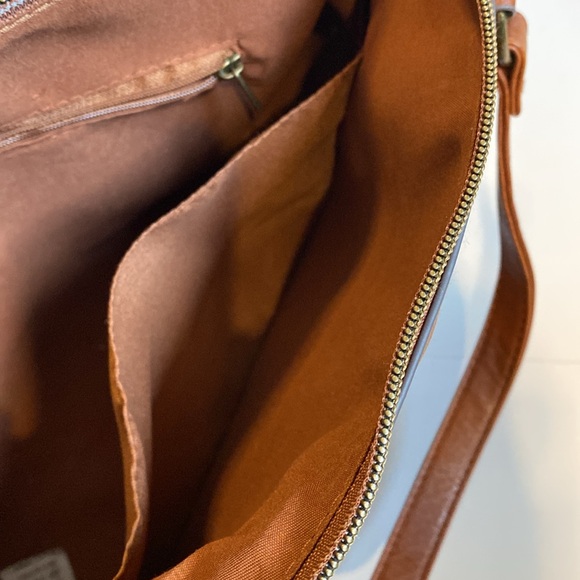 T-Shirt & Jeans Cognac Purse NWT Shoulder Bag Brown Zippered Crossbody - Picture 14 of 16